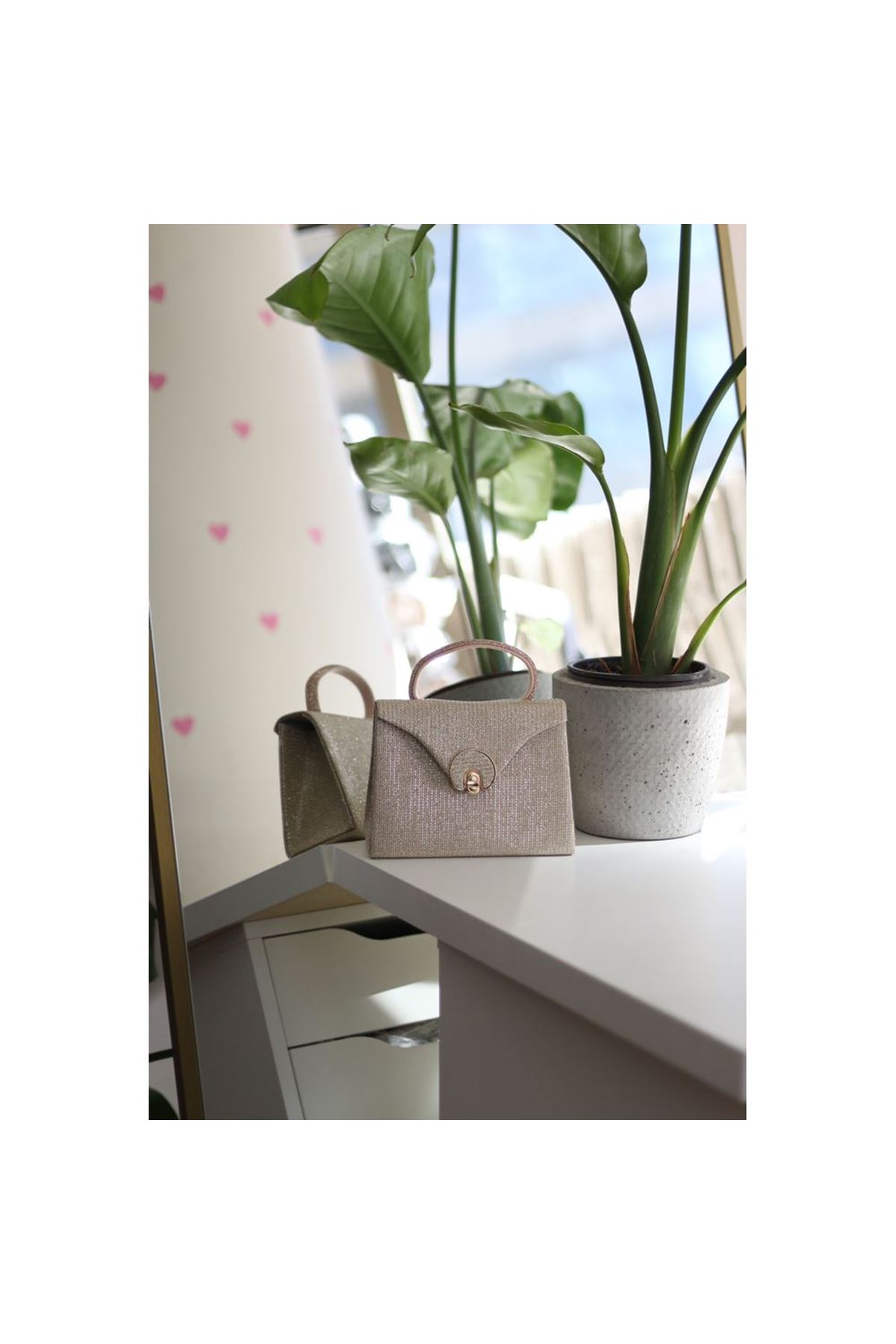 Gold Simli Oval Gold Aksesuarlı Taşlı Tutma Kulplu Abiye El Çantası