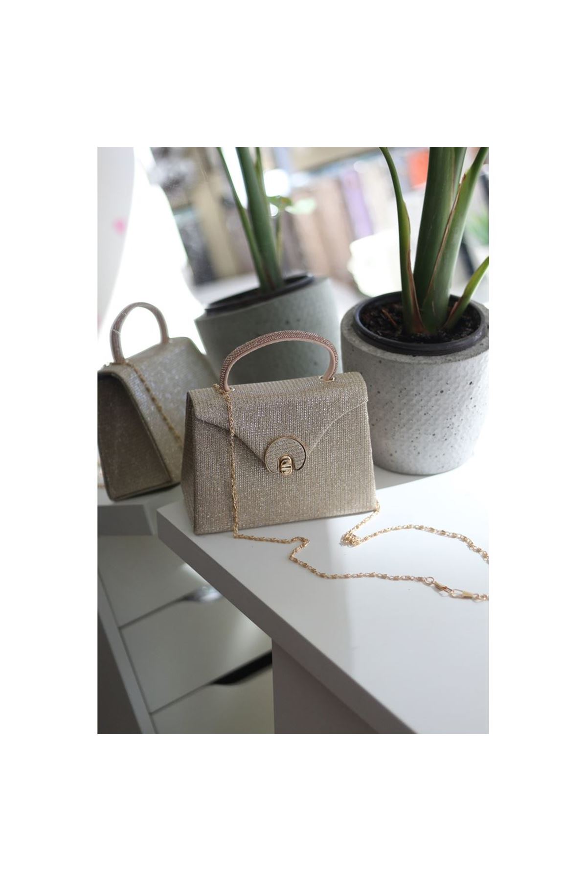 Gold Simli Oval Gold Aksesuarlı Taşlı Tutma Kulplu Abiye El Çantası