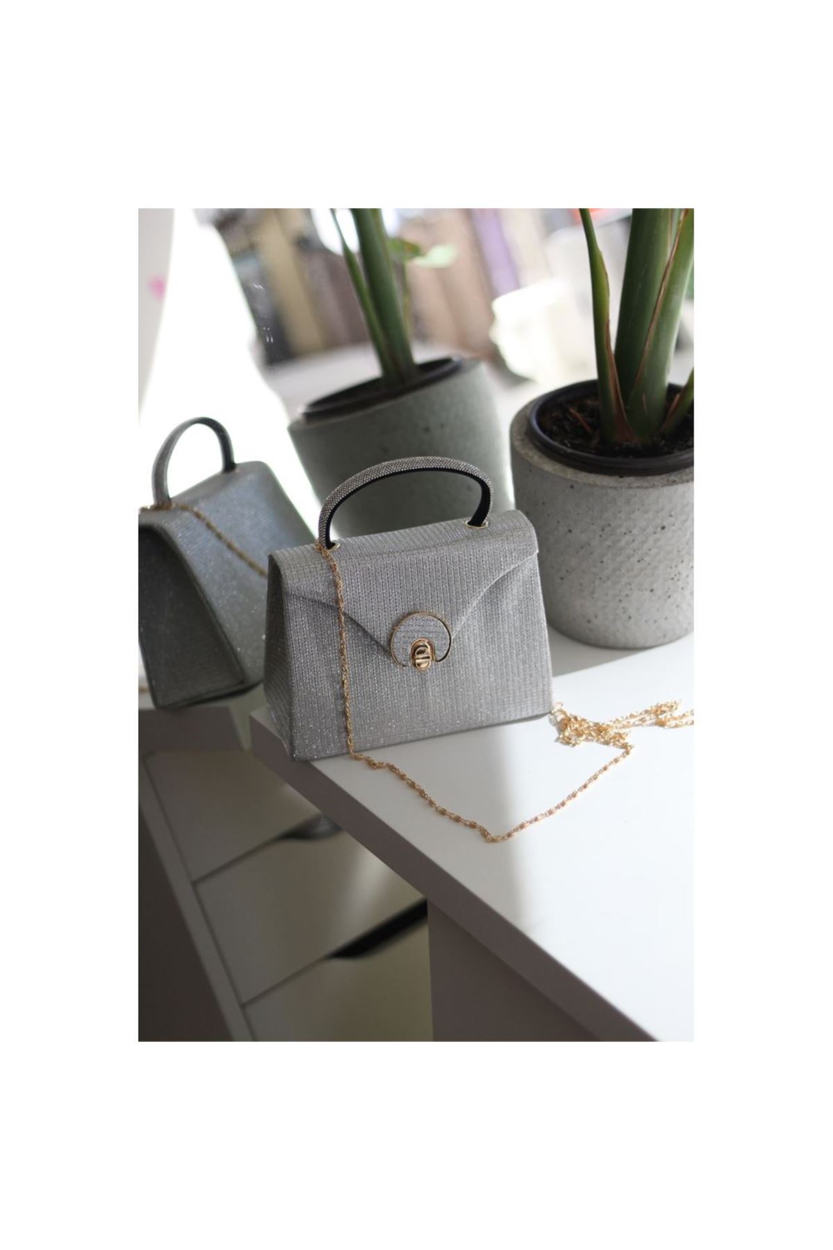 Silver Simli Oval Gold Aksesuarlı Taşlı Tutma Kulplu Abiye El Çantası