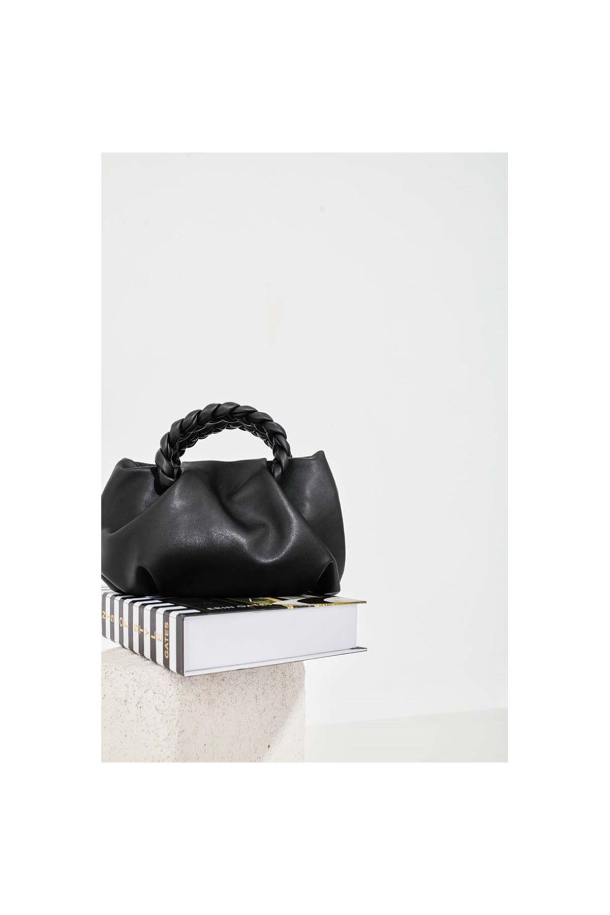 Siyah Örme Saplı Yumuşak Deri Omuz Çantası