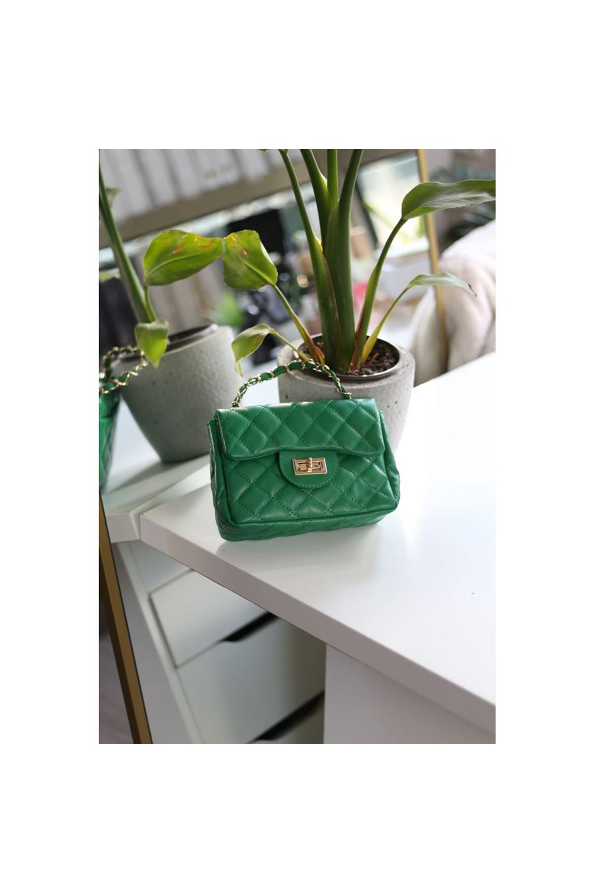 Kadın Yeşil Zincirli Kapitone Çanta