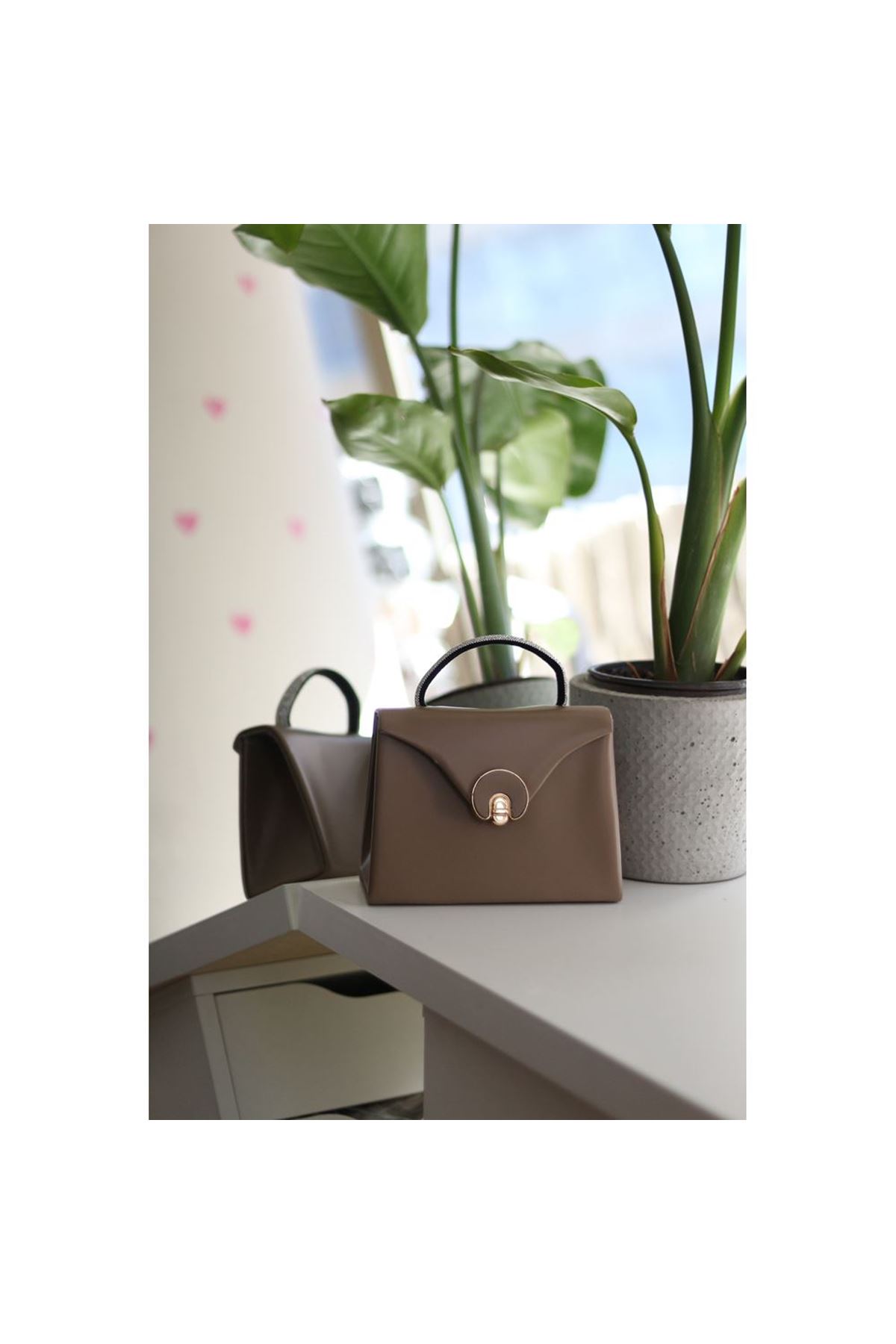 Vizon Mat Oval Gold Aksesuarlı Taşlı Tutma Kulplu Abiye El Çantası