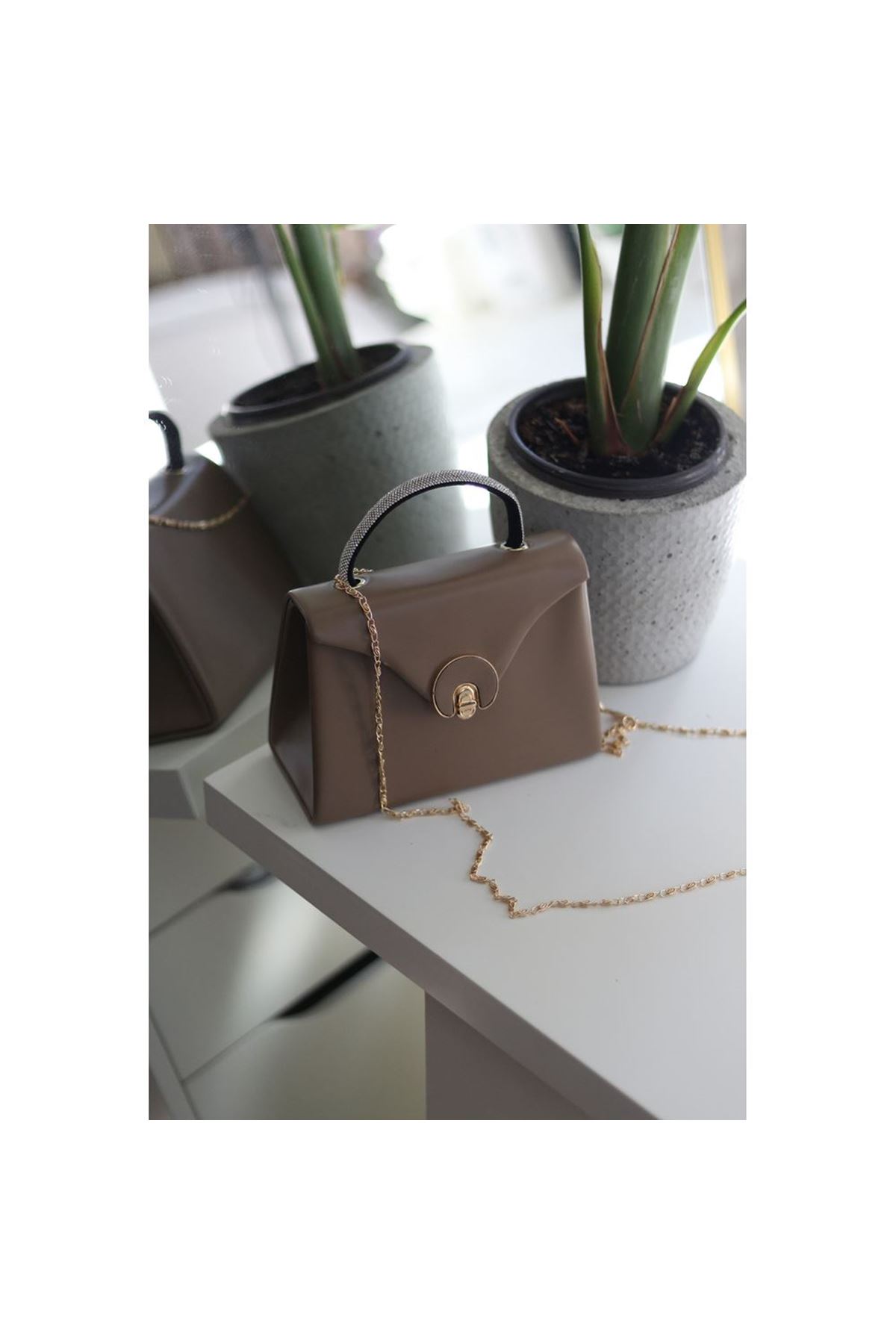 Vizon Mat Oval Gold Aksesuarlı Taşlı Tutma Kulplu Abiye El Çantası