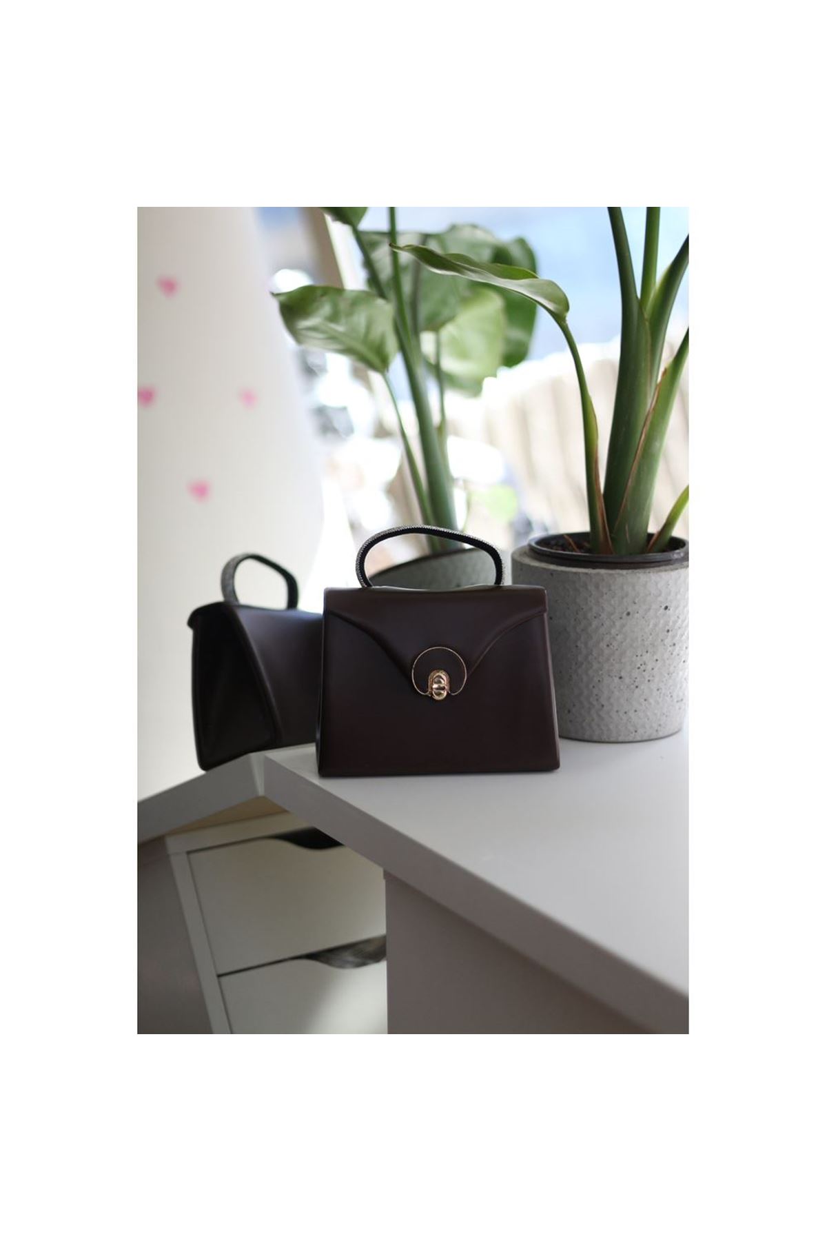 Acı Kahve Mat Oval Gold Aksesuarlı Taşlı Tutma Kulplu Abiye El Çantası