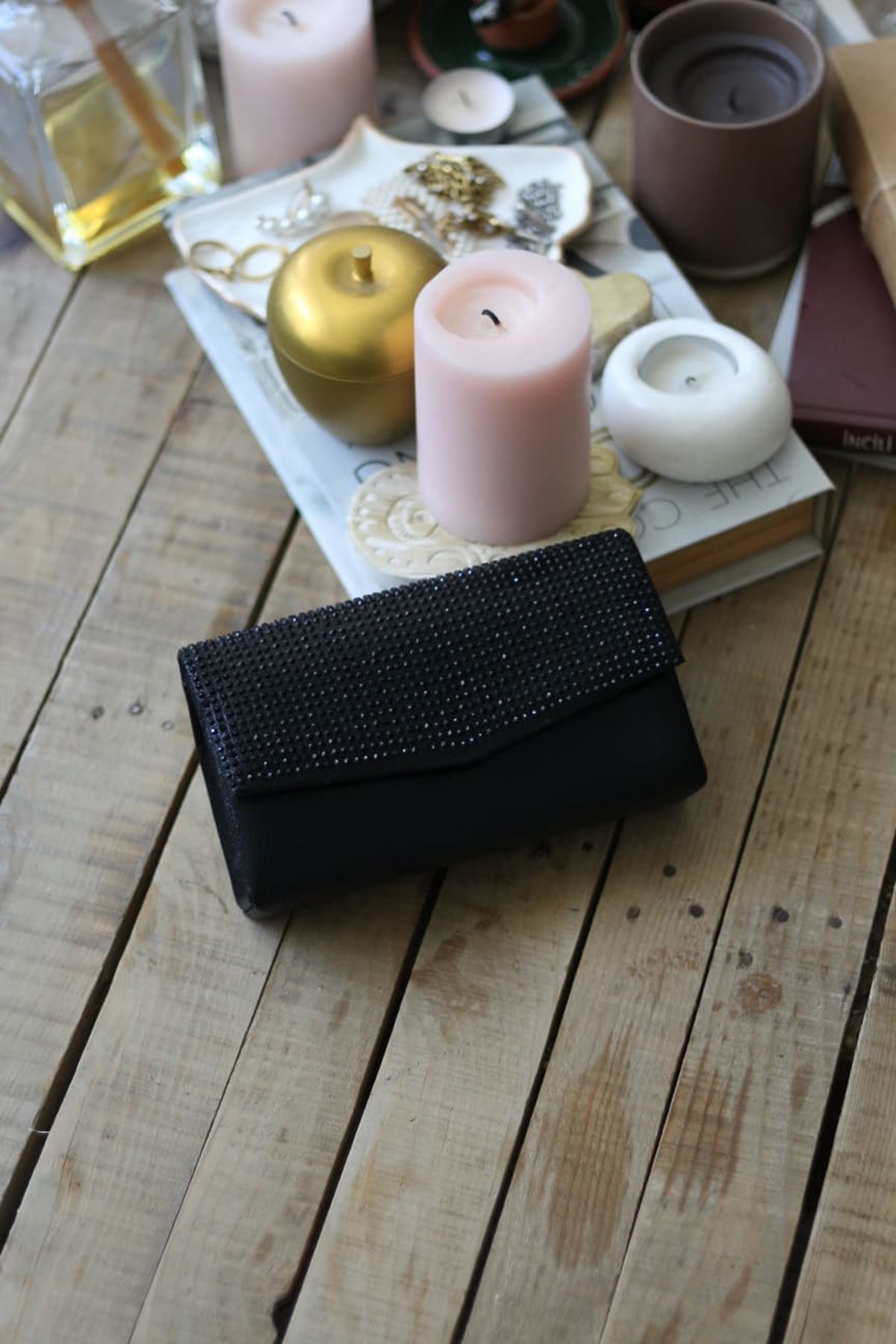 Siyah Taş Kapak Detaylı Mini Kutu Omuz Çantası