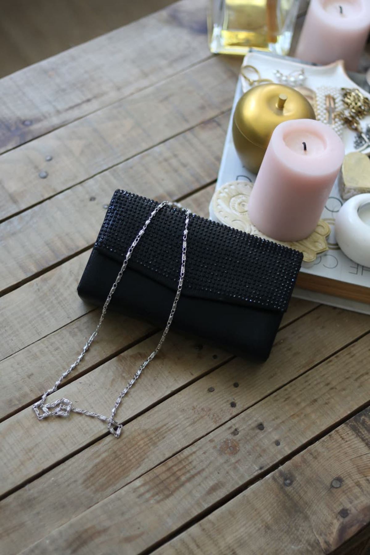 Siyah Taş Kapak Detaylı Mini Kutu Omuz Çantası