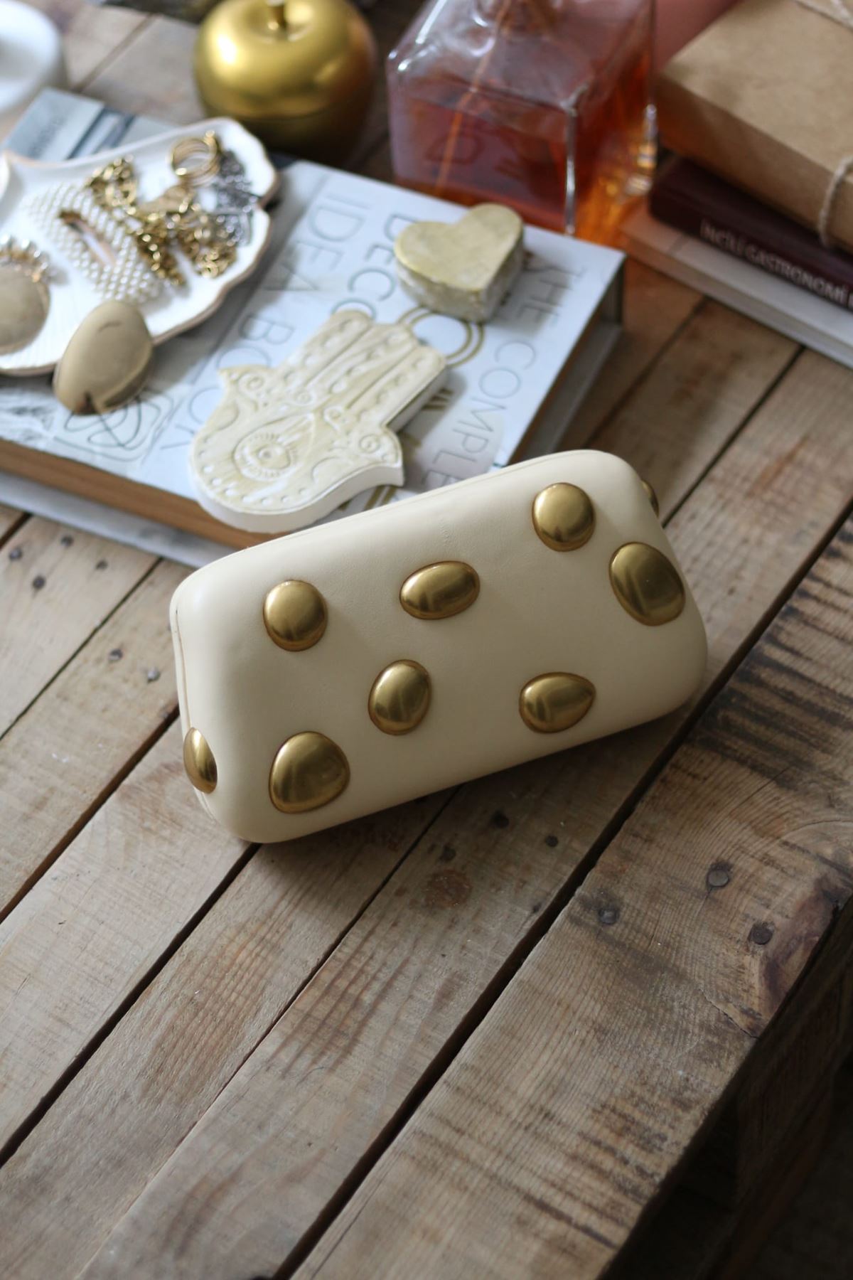 Butter yellow Metal Aplikeli Zincirli Clutch Çanta