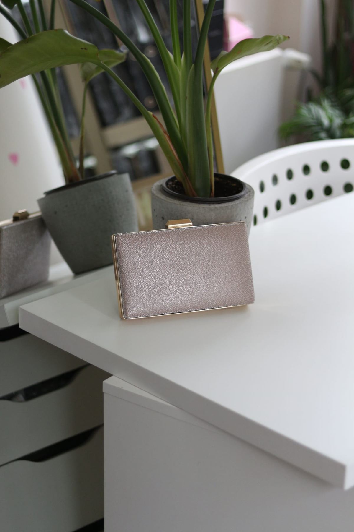 rose gold petek dokulu gold aksesuar detaylı abiye çanta 