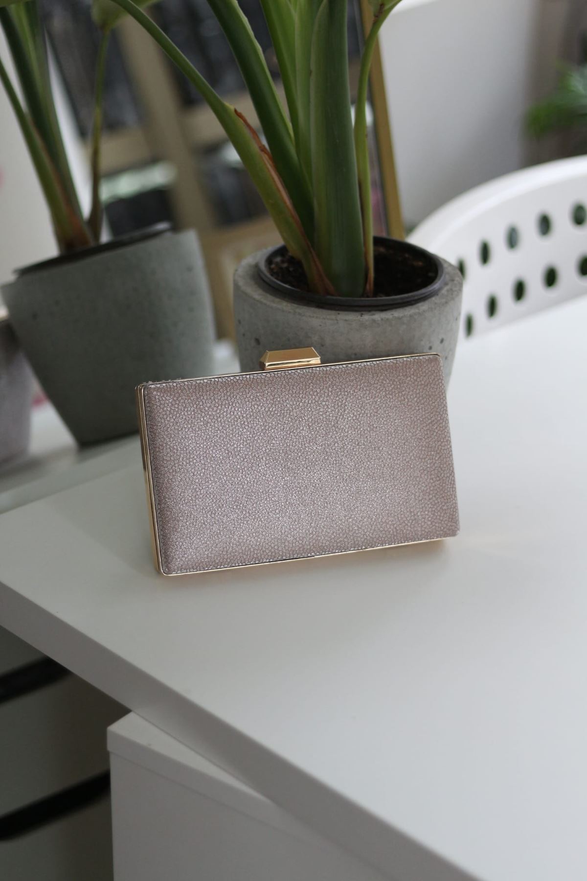 rose gold petek dokulu gold aksesuar detaylı abiye çanta 