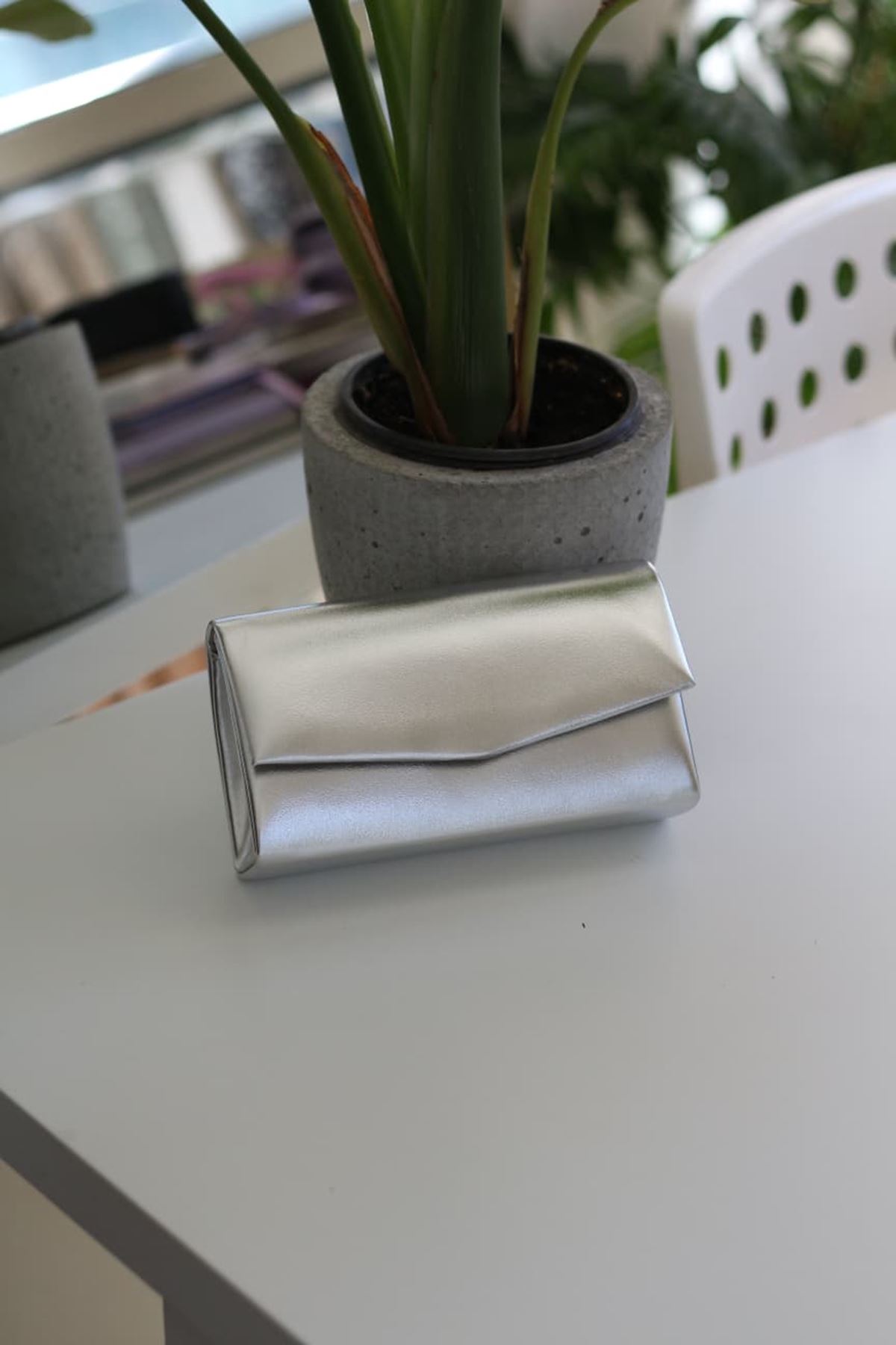 Silver Parlak Deri Mini Kutu Omuz Çantası
