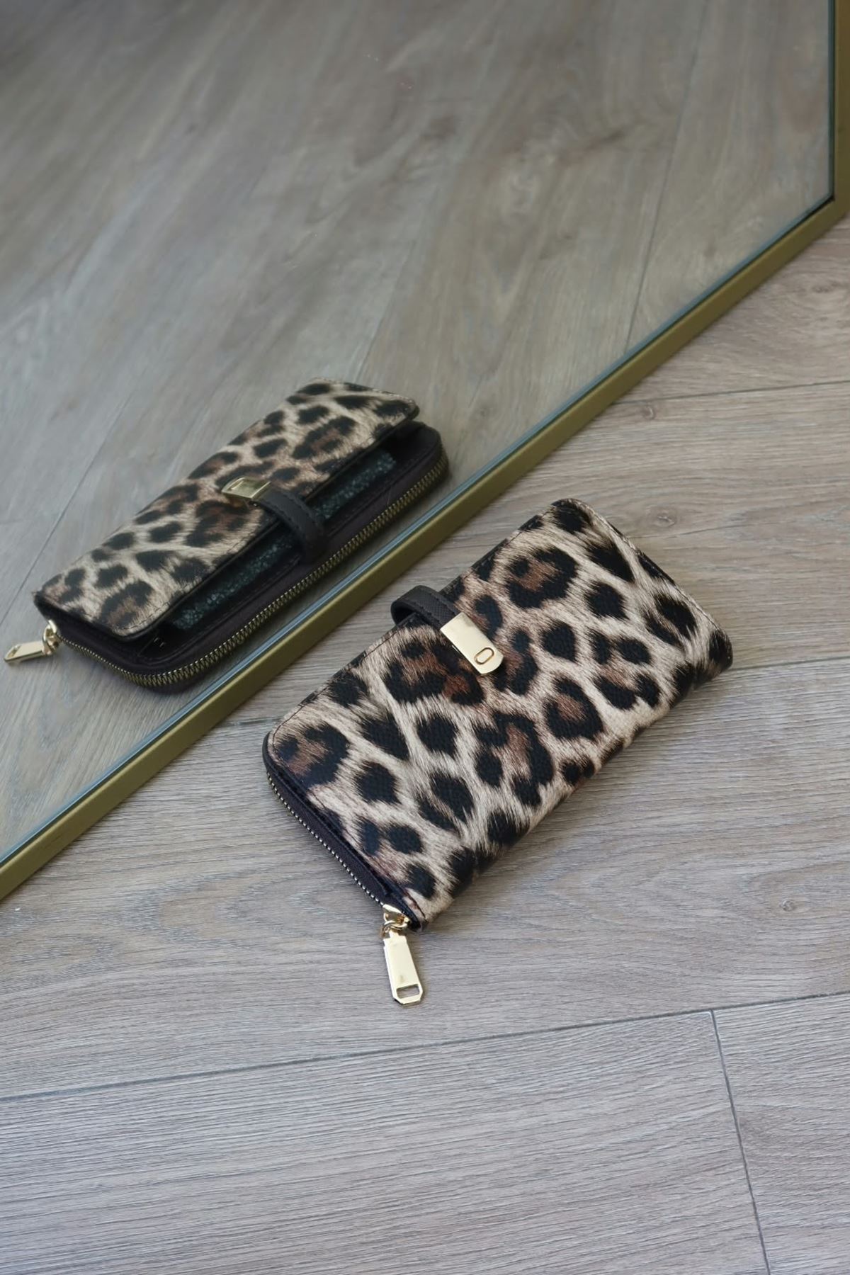 leopar gold aksesuar detaylı cüzdan