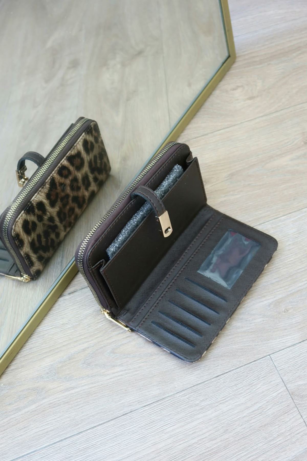 leopar gold aksesuar detaylı cüzdan