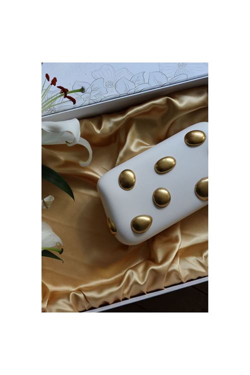 Zincir Detaylı Krem Parlak Deri Abiye Çanta