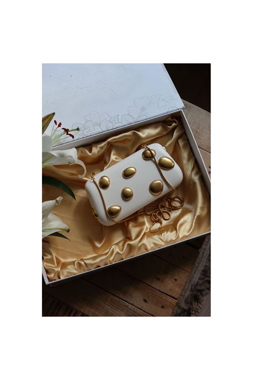 Zincir Detaylı Krem Parlak Deri Abiye Çanta