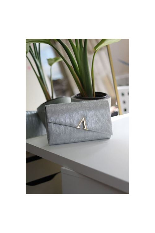 Gümüş Lazer Kesim V Aksesuarlı Zincirli Omuz Çantası