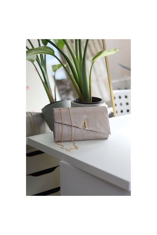 Gold Lazer Kesim V Aksesuarlı Zincirli Omuz Çantası