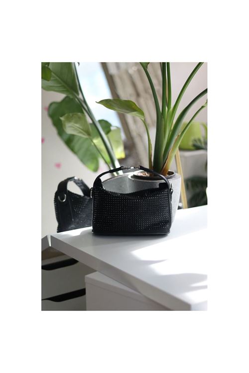 Siyah zımbalı klips detaylı el omuz çantası