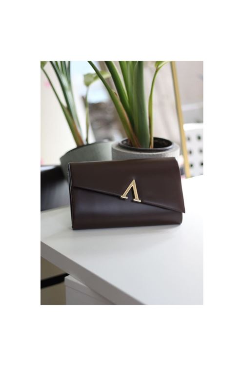 Acı Kahve V Aksesuarlı Zincirli Omuz Çantası