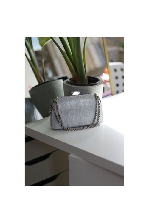 Kadın silver burgu zincir detaylı lazer doku abiye el  çantası