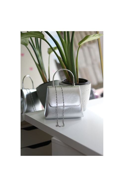 Kadın silver parlak deri metal sap detaylı abiye el omuz çantası