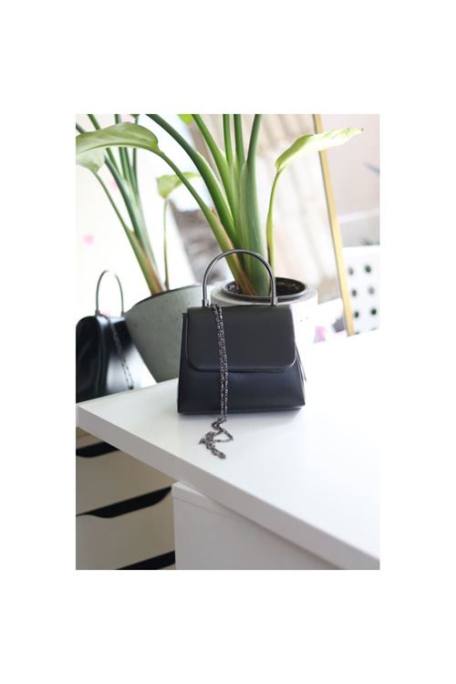 Kadın siyah mat metal sap detaylı abiye el omuz çantası
