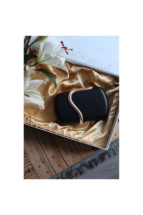 Siyah yılan aksesuar detaylı kasa zincirli abiye çanta