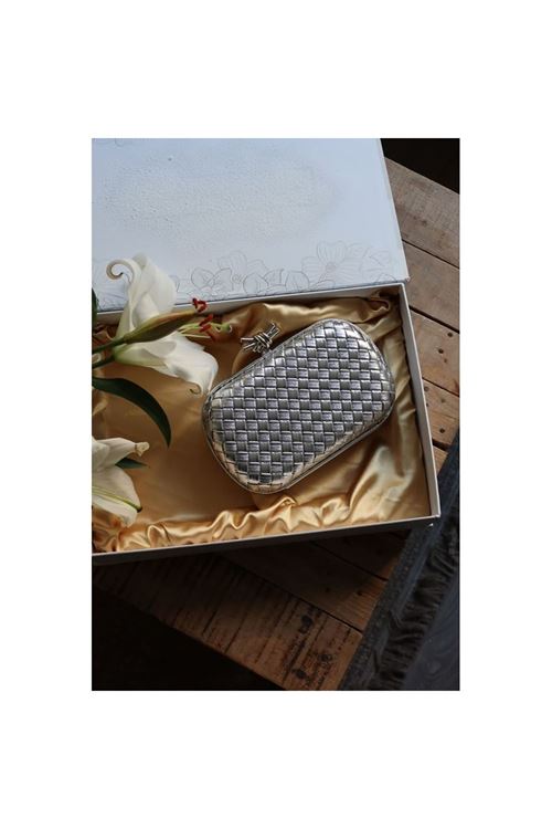 Silver Baklava Desenli Metal Aksesuar Detaylı Kasa Abiye Çanta