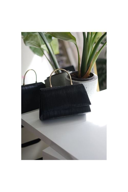 Simli Siyah Çizgi Dokulu  Metal Tutma Saplı Kapaklı Abiye Çantası