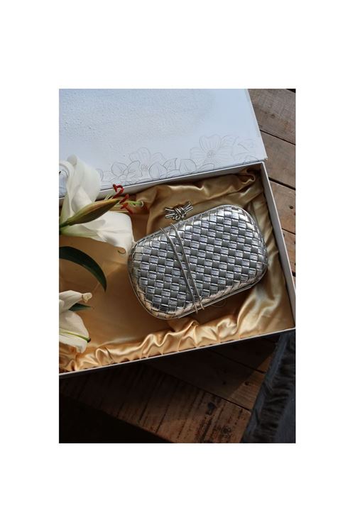 Silver Baklava Desenli Metal Aksesuar Detaylı Kasa Abiye Çanta