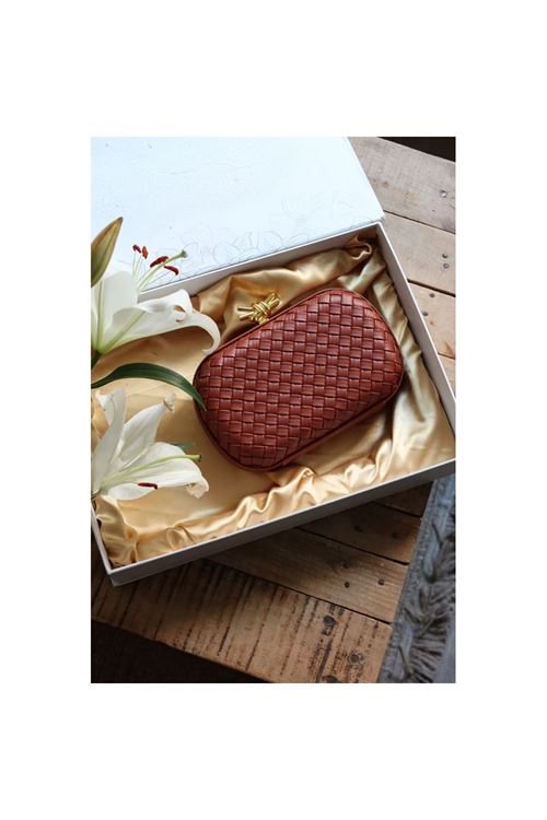 Taba Baklava Desenli Metal Aksesuar Detaylı Kasa Abiye Çanta