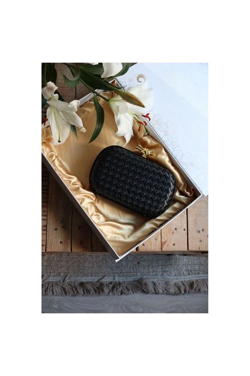 Siyah Baklava Desenli Metal Aksesuar Detaylı Kasa Abiye Çanta