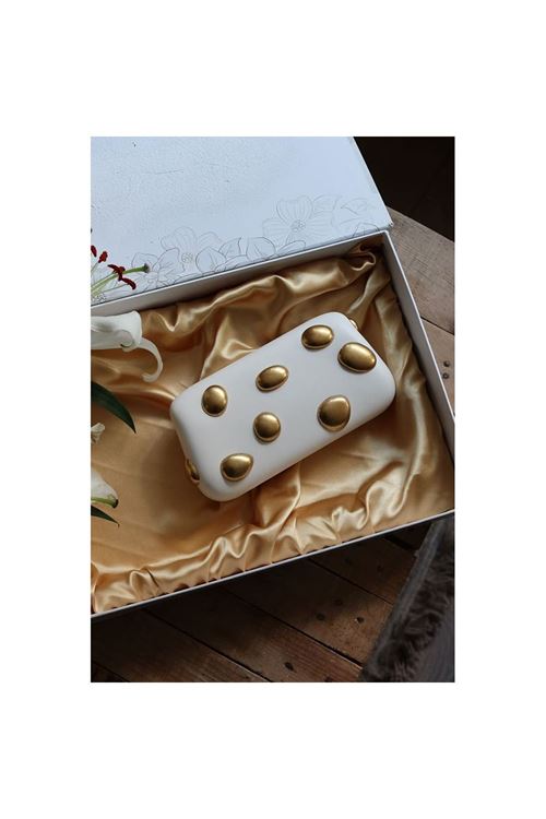 Zincir Detaylı Krem Parlak Deri Abiye Çanta