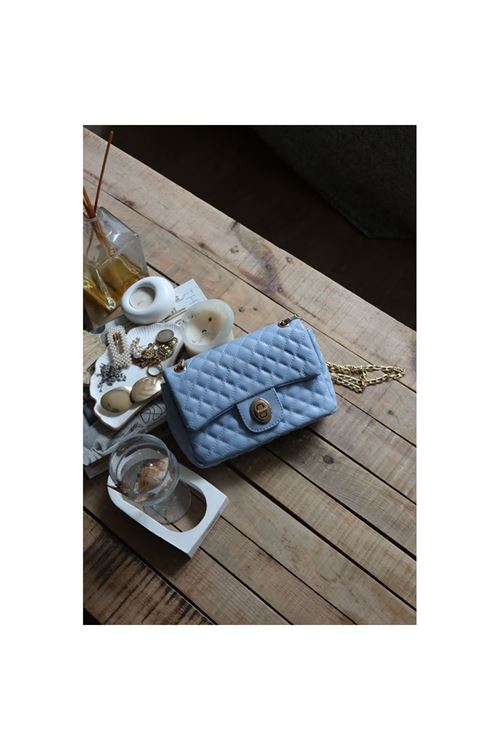 Bebe Mavisi Zincirli Kapitone Çanta