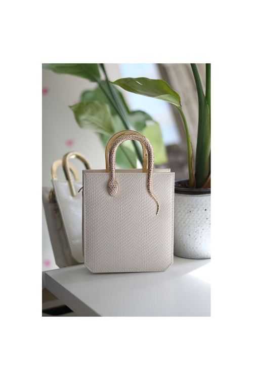 Krem Yılan aksesuar detaylı parlak doku abiye el çantası