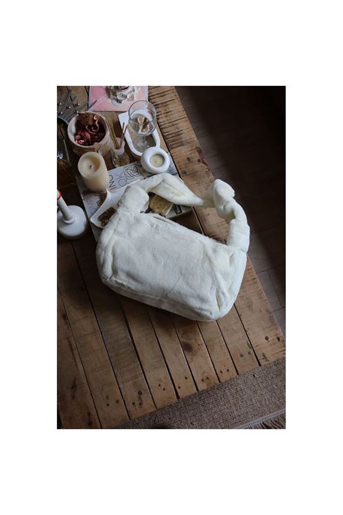 beyaz tek kulplu peluş omuz çantası