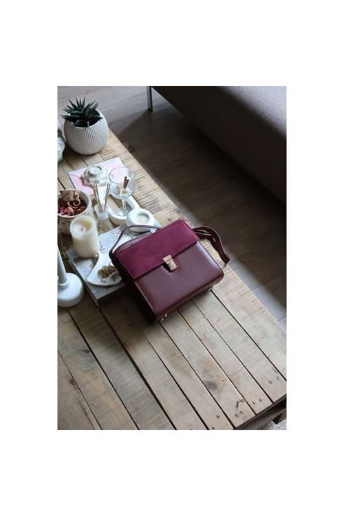 bordo süet kapak detaylı ayarlanabilir askılı omuz çantası