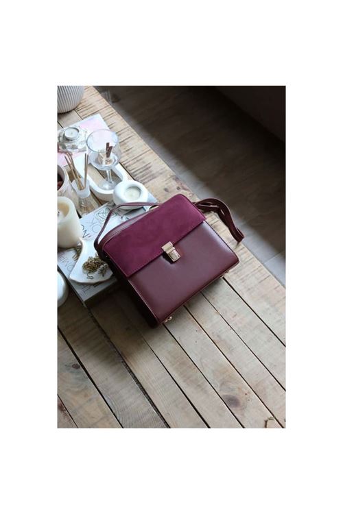 bordo süet kapak detaylı ayarlanabilir askılı omuz çantası