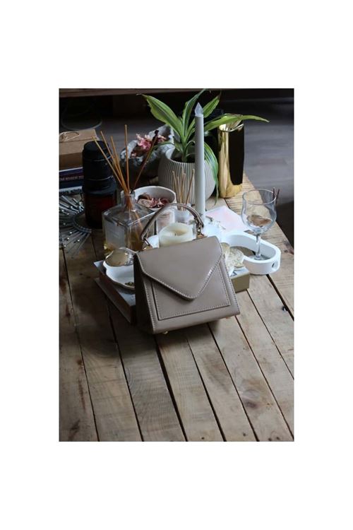 Vizon Rugan Kapak Detaylı Askılı Omuz Çantası