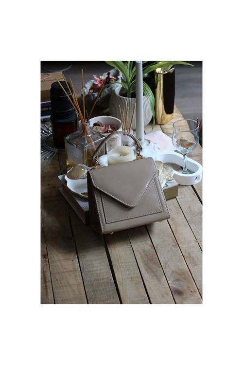 Vizon Rugan Kapak Detaylı Askılı Omuz Çantası