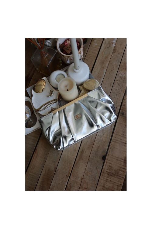 silver metal aksesuarlı büzgülü el çantası