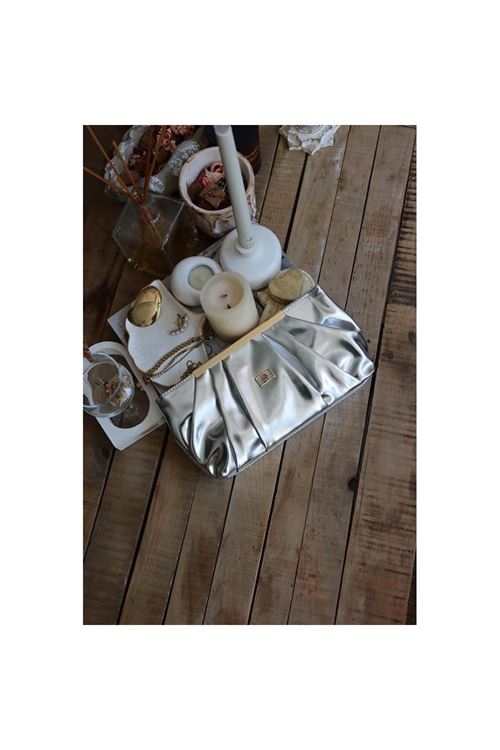 silver metal aksesuarlı büzgülü el çantası