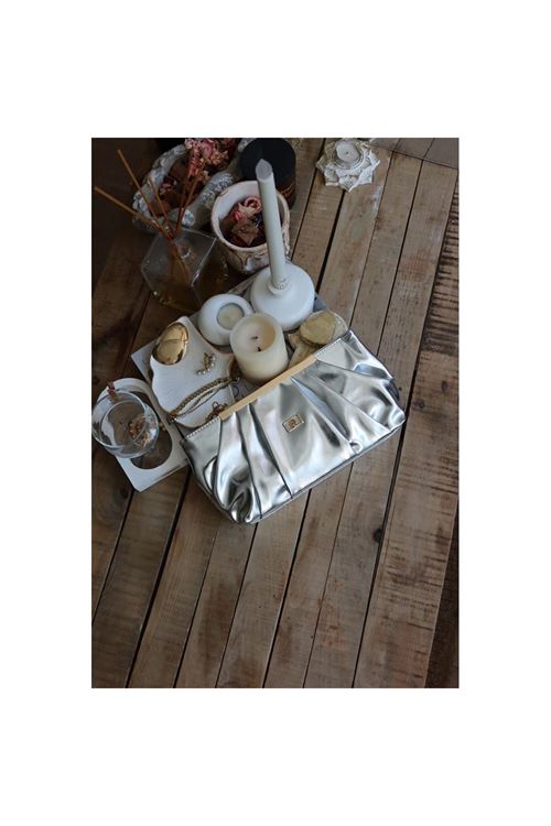 silver metal aksesuarlı büzgülü el çantası