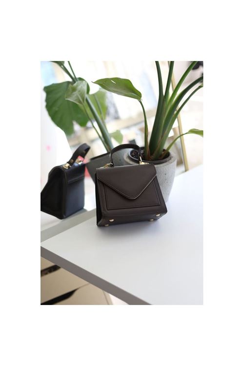 Acı Kahve Kapak Detaylı Askılı Omuz Çantası