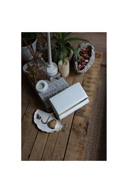 Kadın Beyaz Rugan Şerit Detaylı Zincirli Omuz Çantası