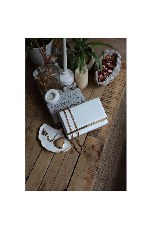 Kadın Beyaz Rugan Şerit Detaylı Zincirli Omuz Çantası