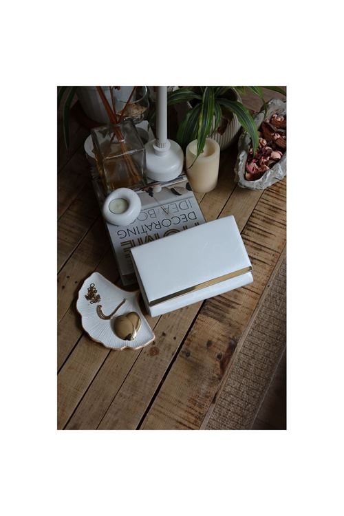 Kadın Beyaz Rugan Şerit Detaylı Zincirli Omuz Çantası