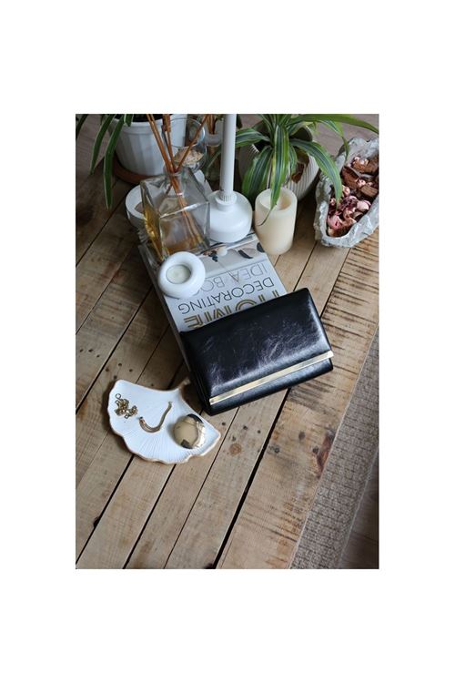 Kadın Siyah Rugan Şerit Detaylı Zincirli Omuz Çantası