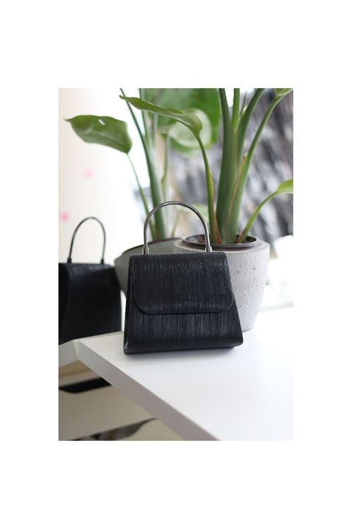 Kadın Siyah Çizgi Dokulu Metal Saplı Abiye El Omuz Çantası