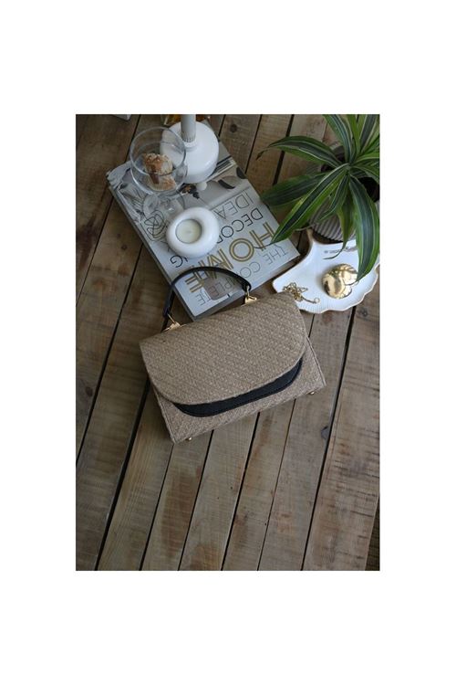 Kadın Siyah Hasır Dokulu Oval Kapak Detaylı Askılı Omuz Çantası