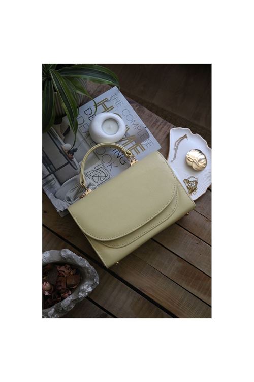 Kadın Sarı Oval Kapak Detaylı Askılı Omuz Çantası